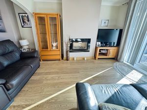 Lounge- click for photo gallery